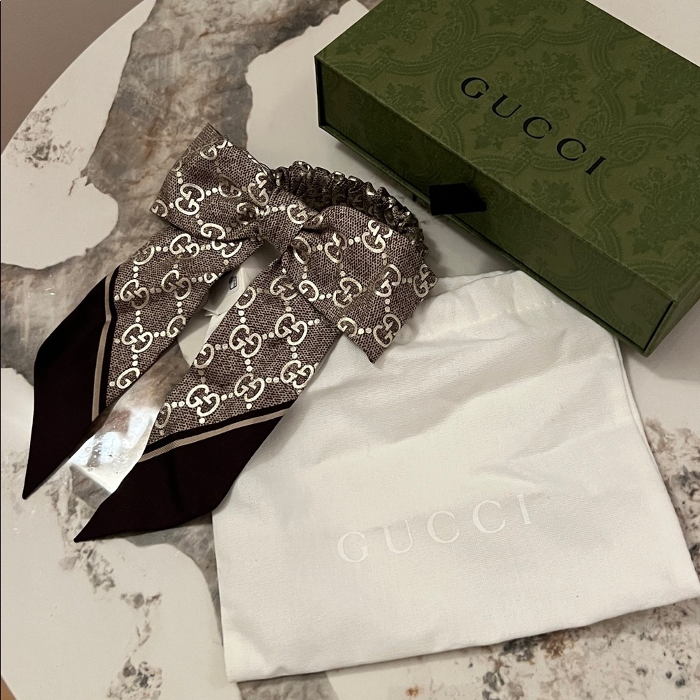 Gucci Brown Monogram Scrunchie with a Bow Hair Accessory - Picture 6 of 7
